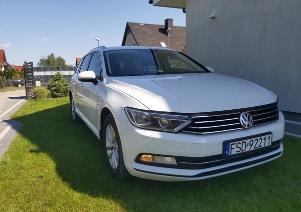 Volkswagen Passat cena 60900 przebieg: 172000, rok produkcji 2015 z Drezdenko małe 154